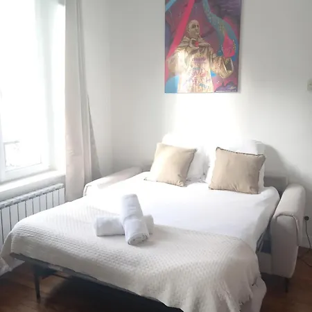 Bango, Art Et Elegance, Proche Centre